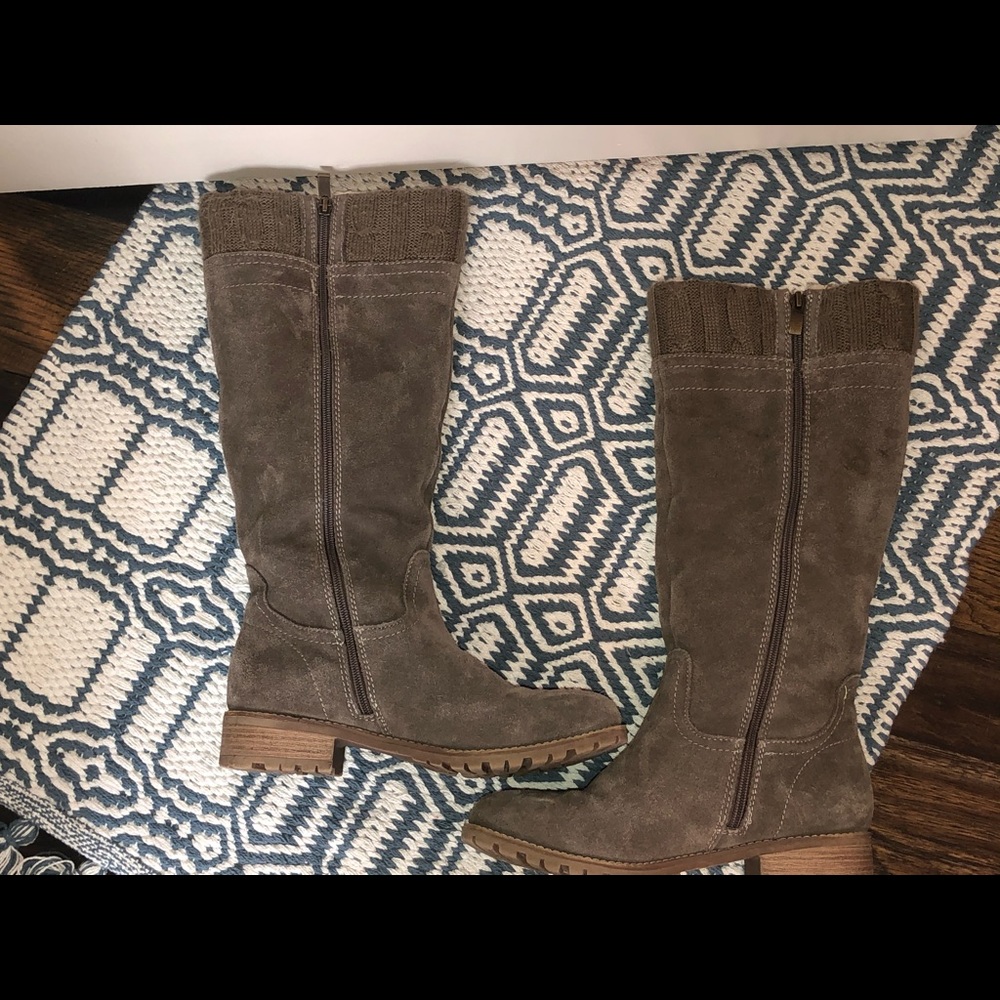 Rarely worn suede boots
